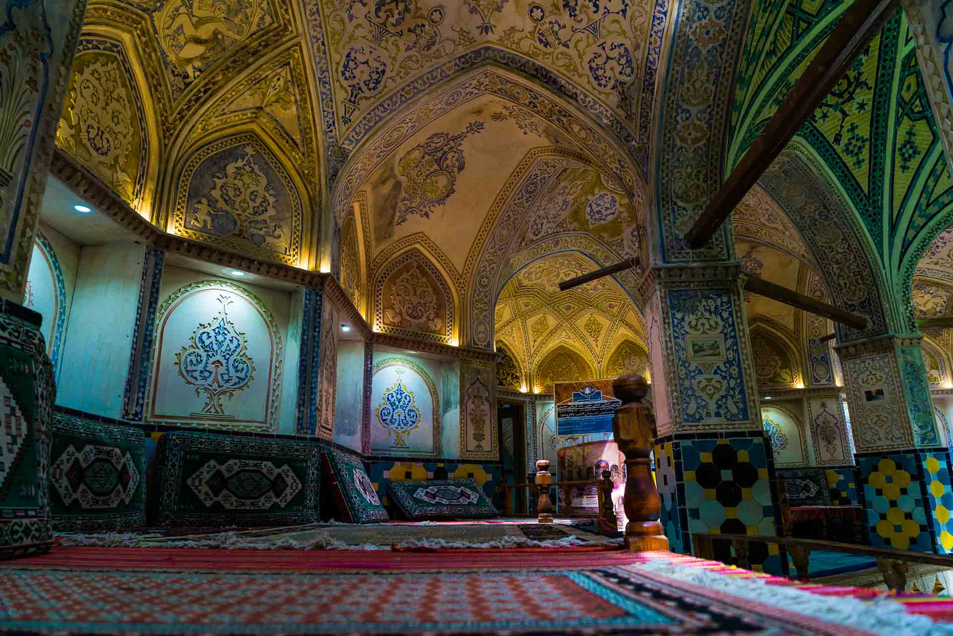 Sultan Amir Ahmad Bathhouse seats, kashan, iran, pescart, photo blog, travel blog, blog, photo travel blog, enrico pescantini, pescantini