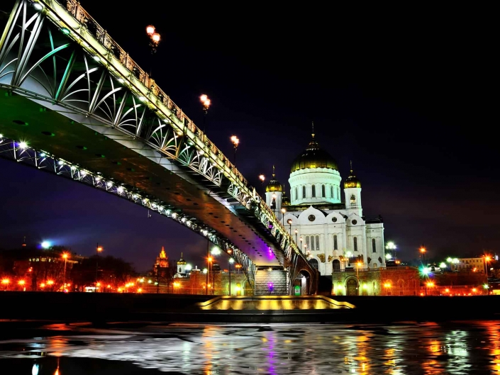 World PescArt Photo - Under the Bridge, Moscow, Russia