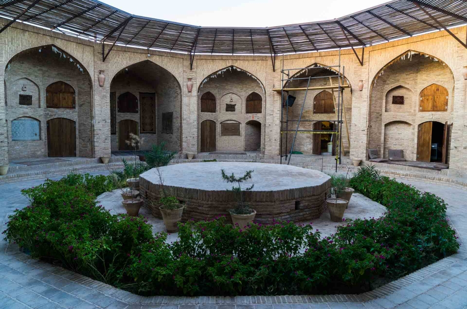 Iran – Caravanserai Zeinodin: a magical and historical hotel in the Silk Way