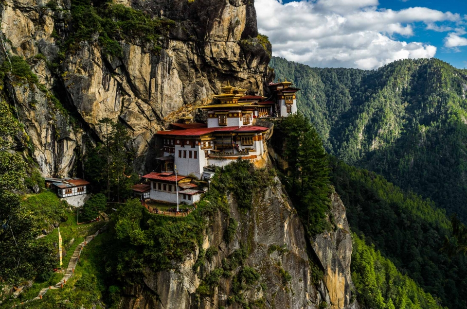 Bhutan – astonishing Tiger Nest monastery and the Thimphu Tshechu festival