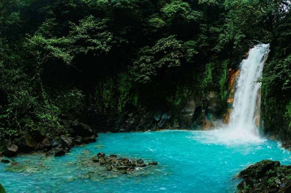 Costa Rica part 1: volcanos and magical blue waterfalls!