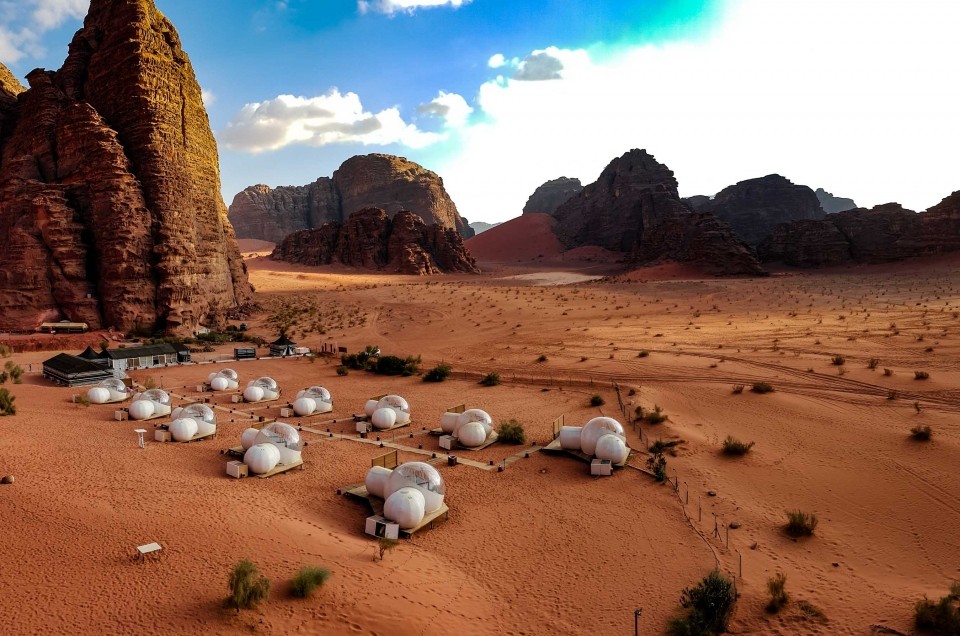 Wadi Rum desert: sleeping under a million stars