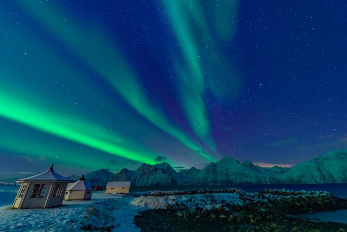 Northern Lights in Tromso: watching aurora from a glass igloo!