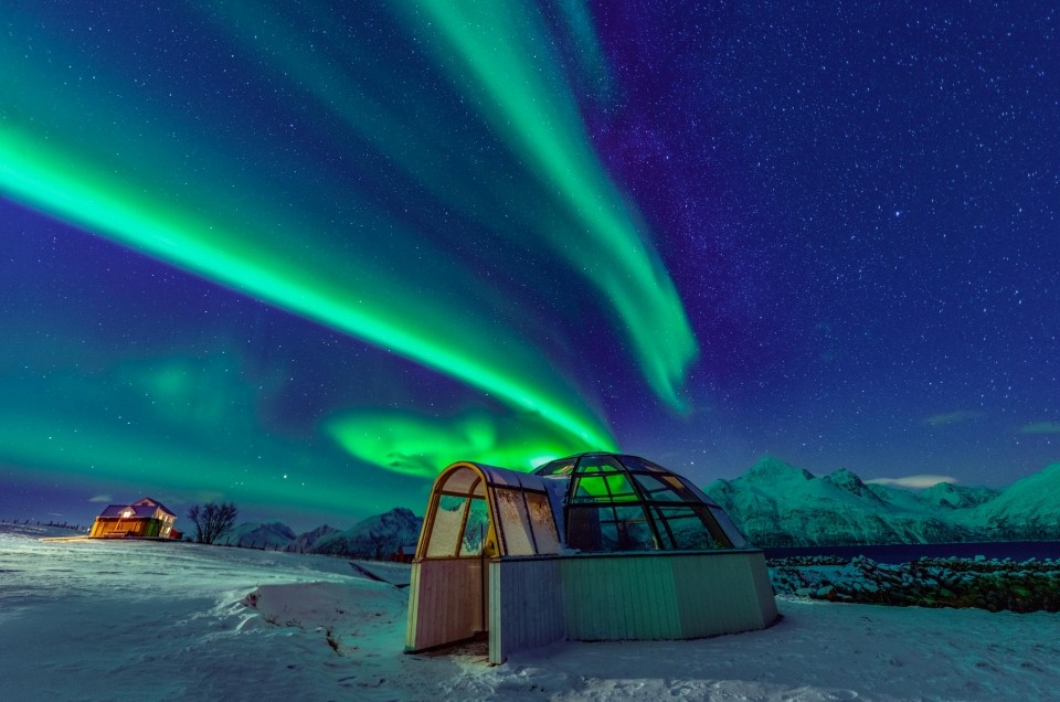 Northern Lights in Tromso: watching aurora from a glass igloo!