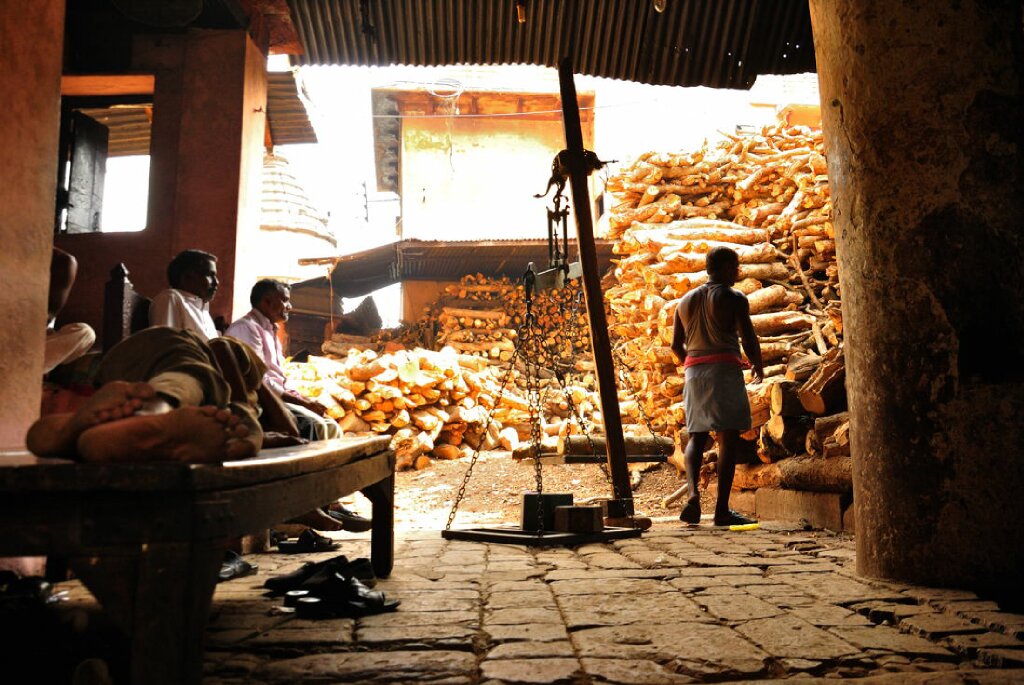 india varanasi cremation ghat