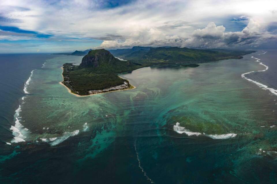 Mauritius Underwater Waterfall: a mesmerizing optical illusion