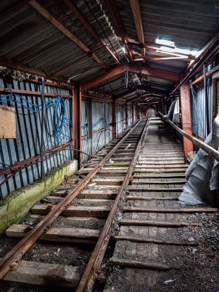 inside pyramiden coal mind